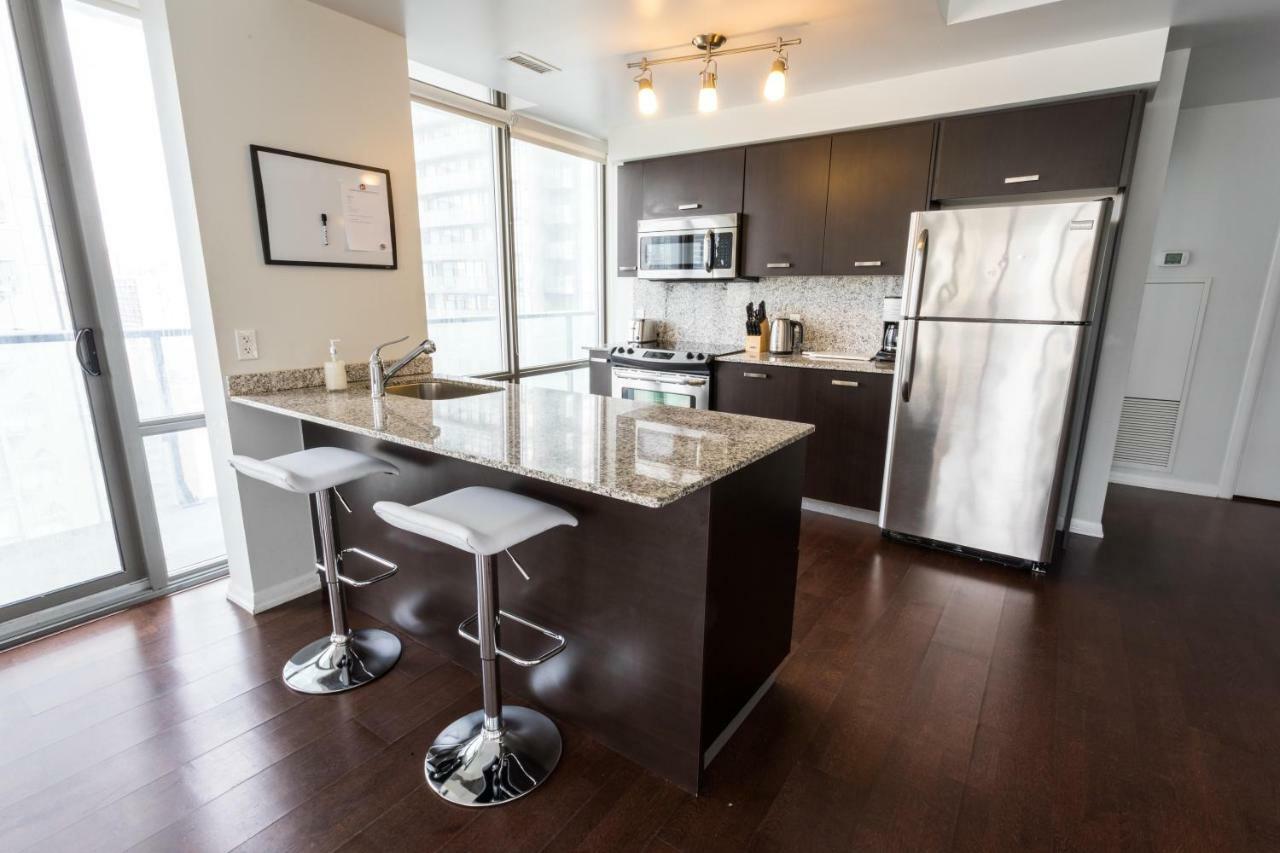 Altitude Suites Bay Street - Holiday Bonus - Free Parking Toronto Exteriör bild