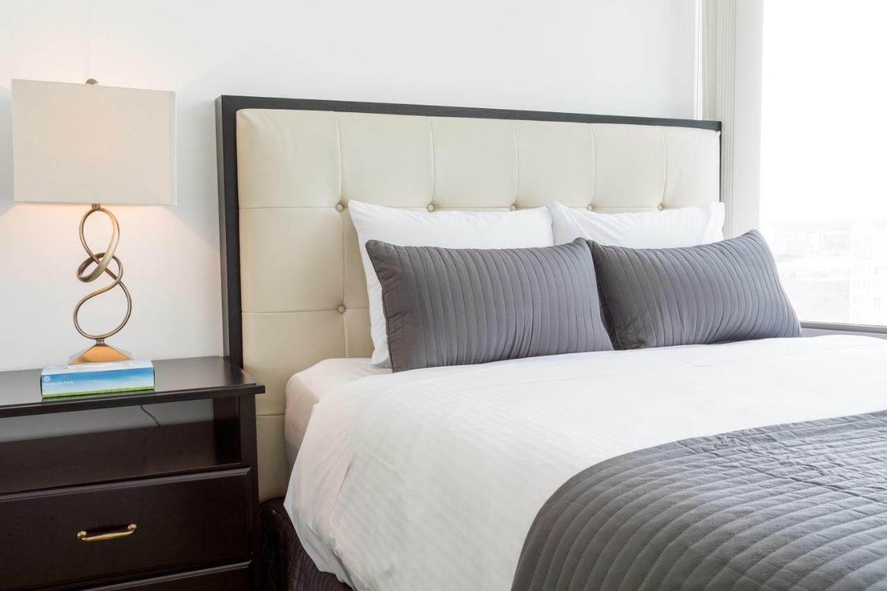 Altitude Suites Bay Street - Holiday Bonus - Free Parking Toronto Exteriör bild