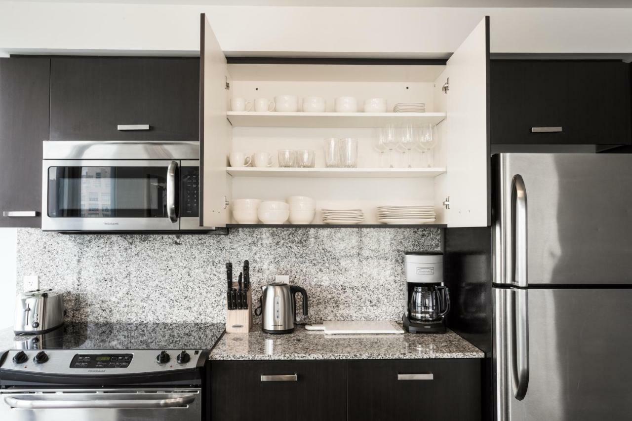 Altitude Suites Bay Street - Holiday Bonus - Free Parking Toronto Exteriör bild