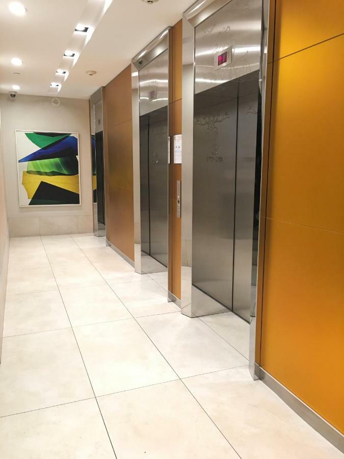 Altitude Suites Bay Street - Holiday Bonus - Free Parking Toronto Exteriör bild