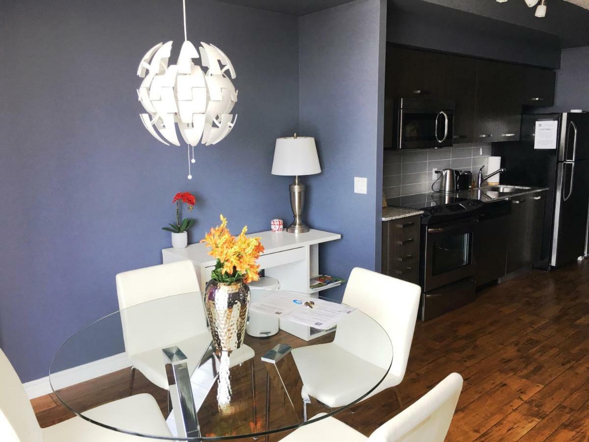 Altitude Suites Bay Street - Holiday Bonus - Free Parking Toronto Exteriör bild
